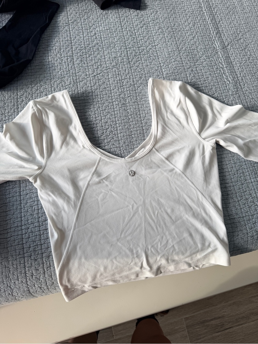 lululemon athletica White Scoop-Neck Long Sleeve Cropped Top